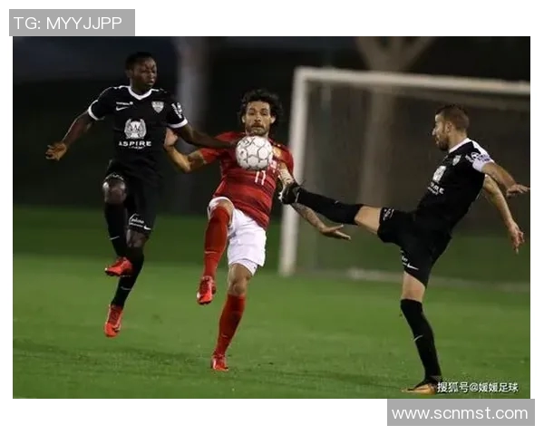 长马尔与厄斯特松的精彩对决揭示足球战术与团队协作的完美结合 长马尔与厄斯特松的精彩对决揭示足球战术与团队协作的完美结合